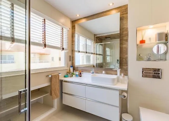 First Line In Lägenhet